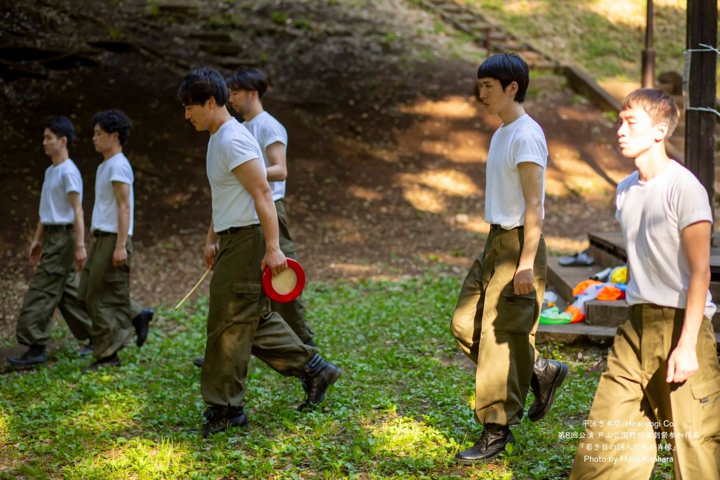 平泳ぎ本店 第8回公演 戸山公園野外演劇祭参加作品「若き日の詩人たちの肖像」より。（撮影：北原美喜男）