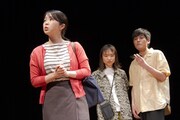 屋根裏ハイツの公演の様子。