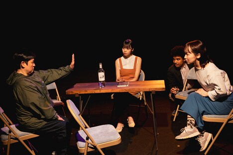 画餅 第4回公演「ウィークエンド」より。（撮影：南阿沙美）