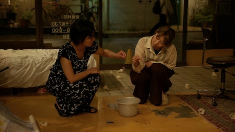 小田尚稔の演劇「理想郷」より。（撮影：河野恭平）