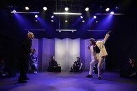 中野成樹＋フランケンズ 演劇作品集「ちがう形」より。（撮影：鈴木竜一朗）