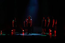 柿喰う客 新作本公演2024「殺文句」より。（撮影：サギサカユウマ）