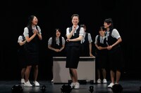 柿喰う客 新作本公演2024「殺文句」より。（撮影：サギサカユウマ）