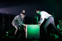 柿喰う客 新作本公演2024「殺文句」より。（撮影：サギサカユウマ）