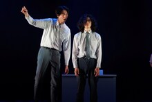 柿喰う客 新作本公演2024「殺文句」より。（撮影：サギサカユウマ）