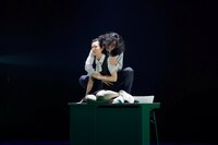 柿喰う客 新作本公演2024「殺文句」より。（撮影：サギサカユウマ）