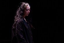 劇団あはひ新作公演 / eyes plus「ピテカントロプス・エレクトス ーあるいは私たちはどこから来たのか、私たちはどこへ行くのか？」より。（撮影：前澤秀登）