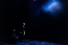 劇団あはひ新作公演 / eyes plus「ピテカントロプス・エレクトス ーあるいは私たちはどこから来たのか、私たちはどこへ行くのか？」より。（撮影：前澤秀登）