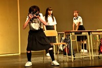 2021年に上演された弦巻楽団「出停記念日」より。