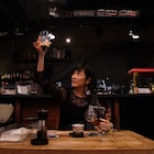 中林舞のソロ企画「ゴーストの友人」バーで開幕、「初演版とは一味違う仕上がりに」