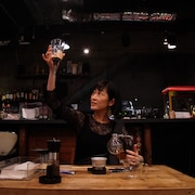 中林舞のソロ企画「ゴーストの友人」バーで開幕、「初演版とは一味違う仕上がりに」