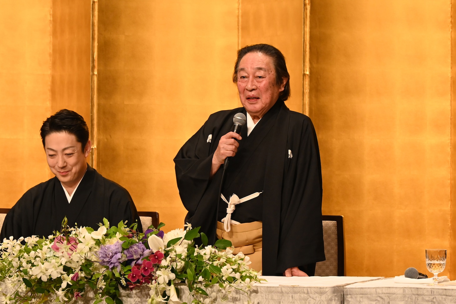 左から尾上菊之助、尾上菊五郎。