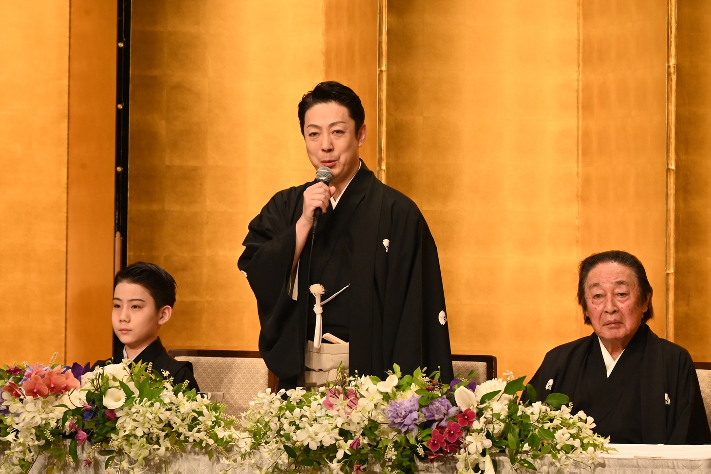 左から尾上丑之助、尾上菊之助、尾上菊五郎。