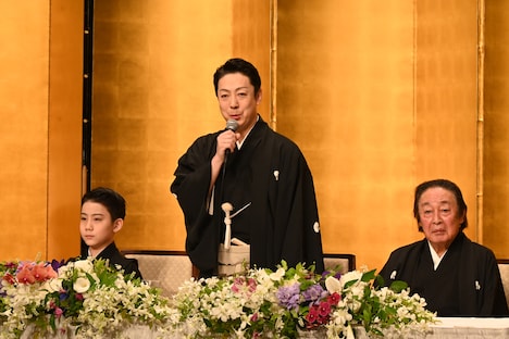 左から尾上丑之助、尾上菊之助、尾上菊五郎。