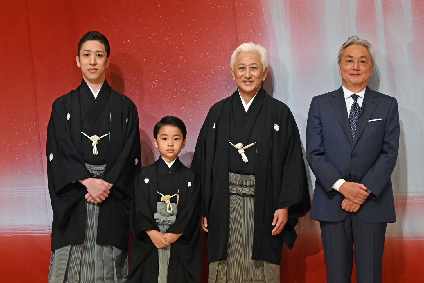 左から中村時蔵、中村梅枝、中村萬壽、千住博。