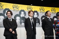 安西慎太郎（右）に「末っ子の怪物」と称され、爆笑する田村心（左）。