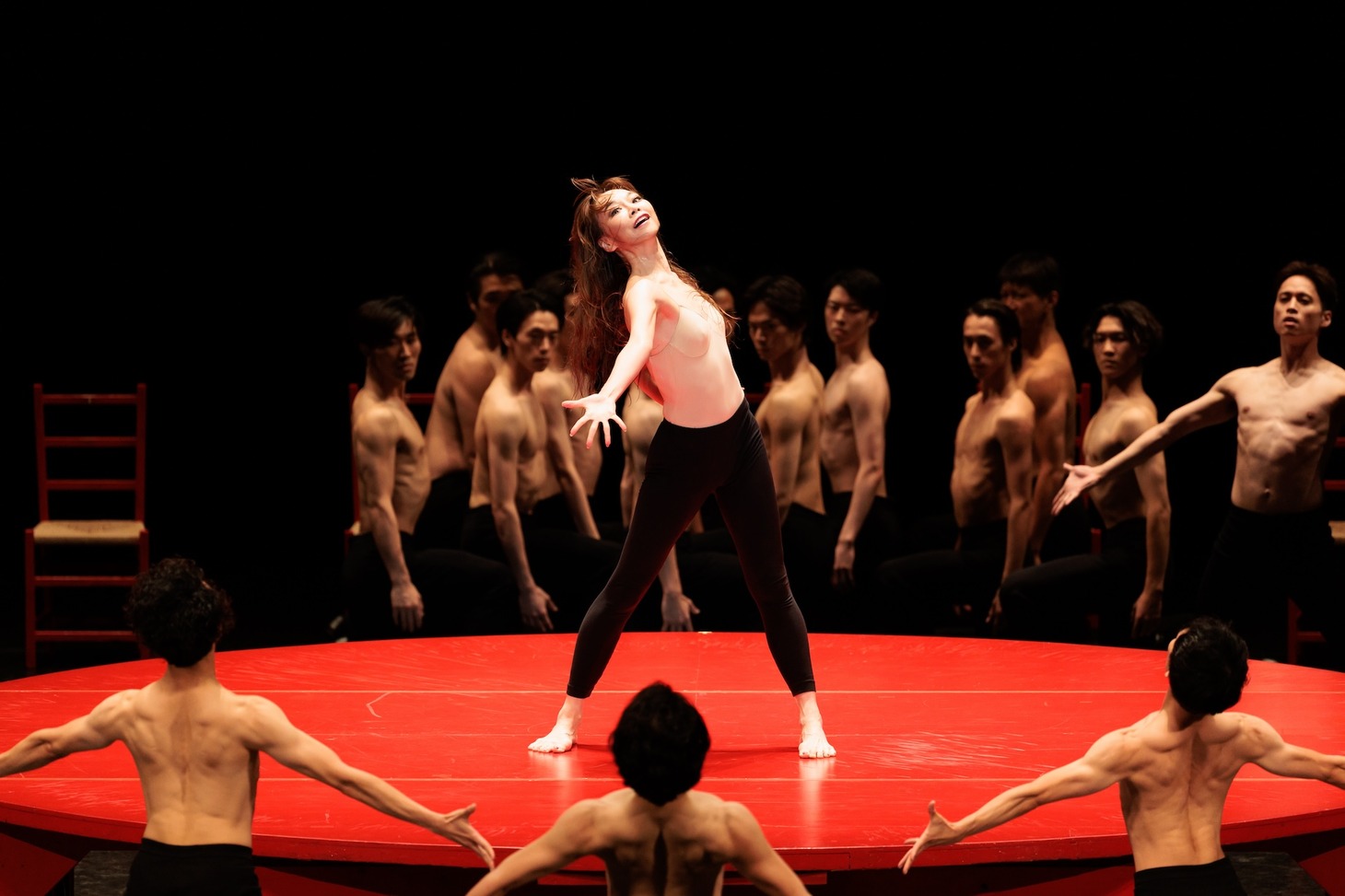 「ボレロ」より。（Photo: Shoko Matsuhashi）