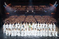 「Endless SHOCK」特別カーテンコールの様子。