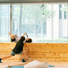 ハイドロブラスト「ケアと演技」“多孔的”な場所・YAU CENTERで開幕