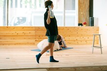 ハイドロブラスト「ケアと演技」より。（撮影：加藤甫）