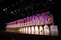 過去公演でのラインダンスの様子。