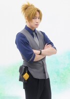 坂田隆一郎扮する猫屋敷由比。