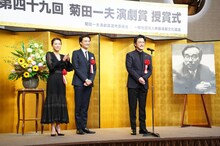 左から安蘭けい、井上芳雄、石丸幹二。