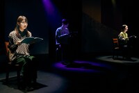 鈴木アツト演出「メイクアップ！」より。（撮影：菅原康太）