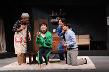 劇団扉座 第77回公演「ハロウィンの夜に咲いた桜の樹の下で」より。