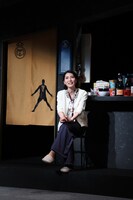 劇団扉座 第77回公演「ハロウィンの夜に咲いた桜の樹の下で」より。