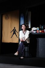 劇団扉座 第77回公演「ハロウィンの夜に咲いた桜の樹の下で」より。