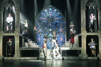 「Butlers' 歌劇『悪魔執事と黒い猫』～薔薇薫る舞踏会編～」より。