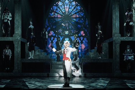 「Butlers' 歌劇『悪魔執事と黒い猫』~薔薇薫る舞踏会編~」より。