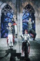 「Butlers' 歌劇『悪魔執事と黒い猫』～薔薇薫る舞踏会編～」より。