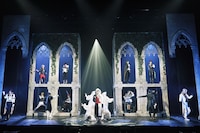 「Butlers' 歌劇『悪魔執事と黒い猫』～薔薇薫る舞踏会編～」より。