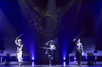 「Butlers' 歌劇『悪魔執事と黒い猫』～薔薇薫る舞踏会編～」より。