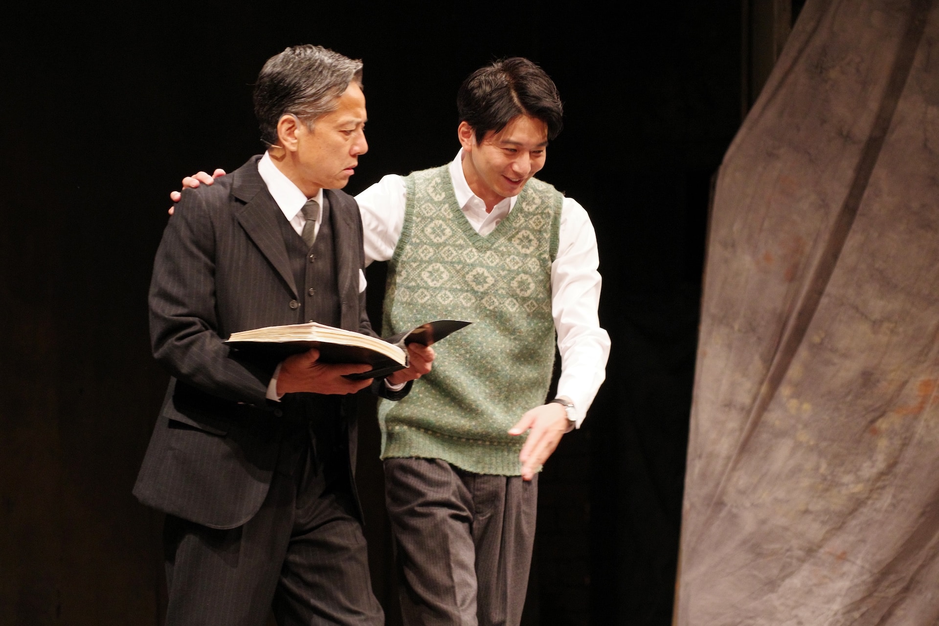 向井理と勝村政信が対峙するホラー演劇「ウーマン・イン
