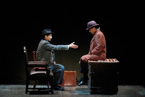 パルコ・プロデュース 2024「ウーマン・イン・ブラック」～黒い服の女～より。（撮影：御堂義乗）