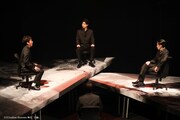 CCCreation Presents 舞台「白蟻」より、多和田任益主（中央）。