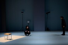 「モダンスイマーズ『雨とベンツと国道と私』」より。（撮影：山崎伸康）