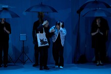 「モダンスイマーズ『雨とベンツと国道と私』」より。（撮影：山崎伸康）