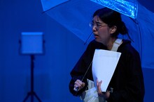 「モダンスイマーズ『雨とベンツと国道と私』」より。（撮影：山崎伸康）