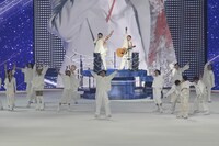 「氷艶 hyoen 2024 -十字星のキセキ-」より。