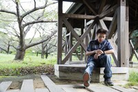 休憩中の竪山隼太の父。（撮影：竪山隼太）