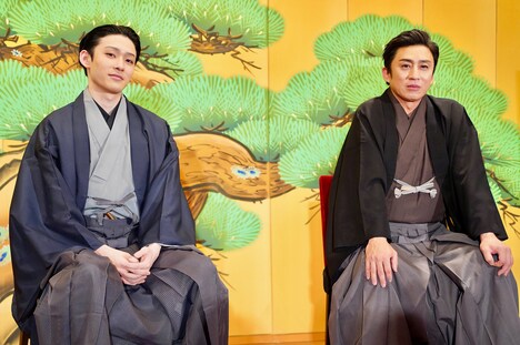 左から市川染五郎、松本幸四郎。