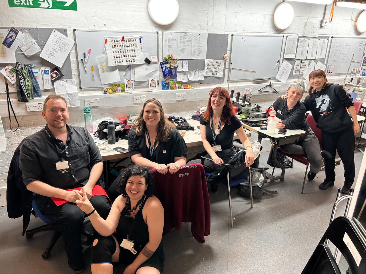 衣裳部の皆様。左から、ジョン・マニオンさん、エリアナ・ルイズ・ヴェガさん、インマカルダ・クックさん、ハリエット・ウォーターフォールさん、アビゲイル・ハルスさん、柴望美さん。