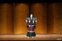 「坂東玉三郎特別公演」より、片岡千次郎による「阿古屋」解説の様子。(c)松竹