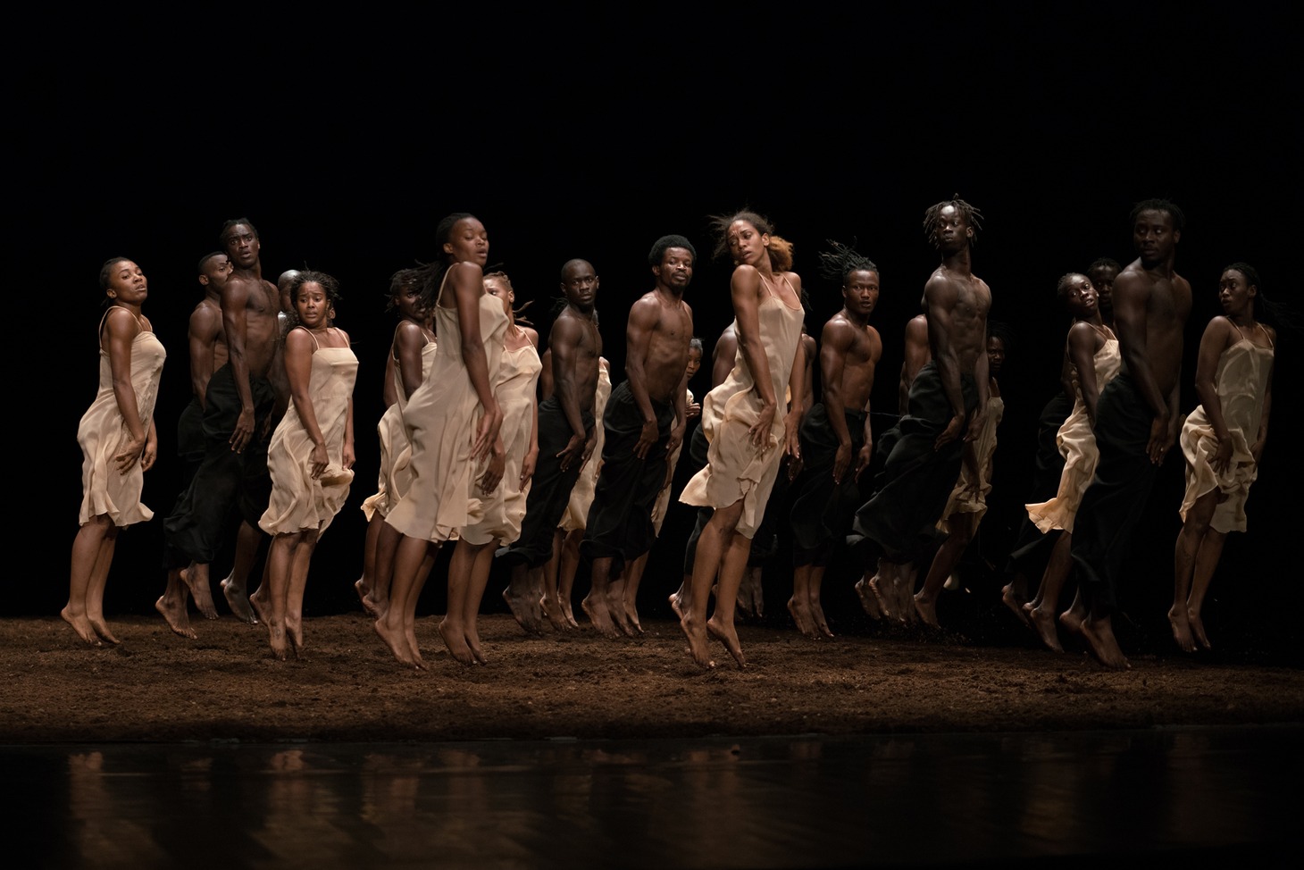 ピナ・バウシュ「春の祭典」より。（Photo by Maarten-Vanden-Abeele）(c)Pina Bausch Foundation