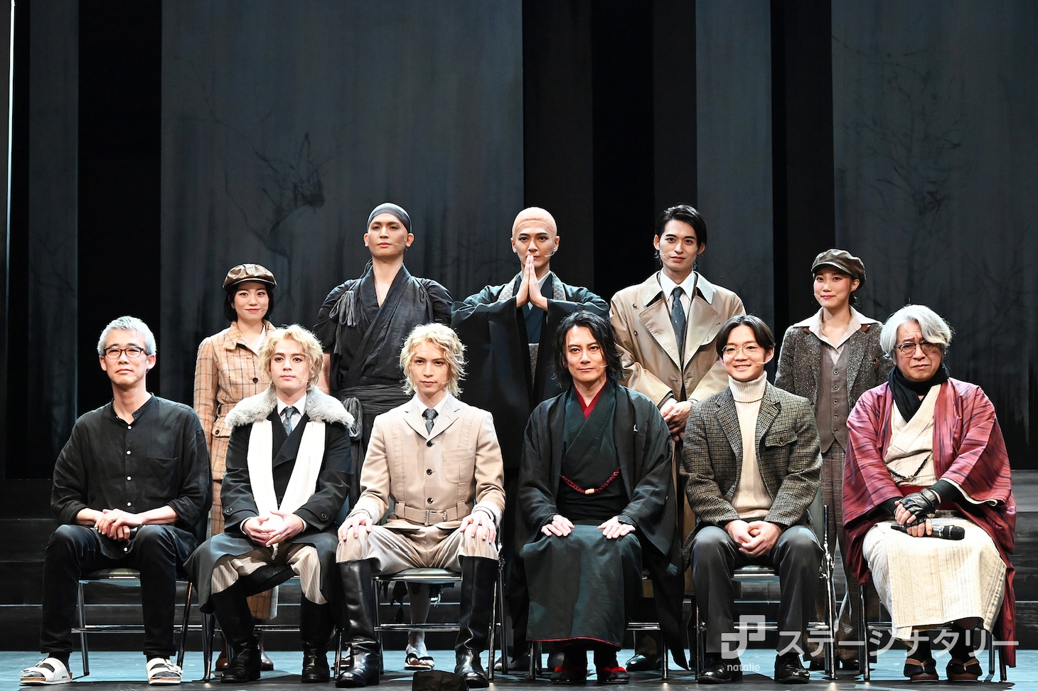 ASPイッツフォーリーズ公演 ミュージカル「鉄鼠の檻」出演者ら。