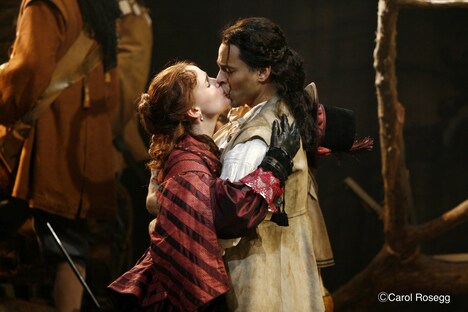 松竹ブロードウェイシネマ「シラノ・ド・ベルジュラック」より。(c)Carol Rosegg